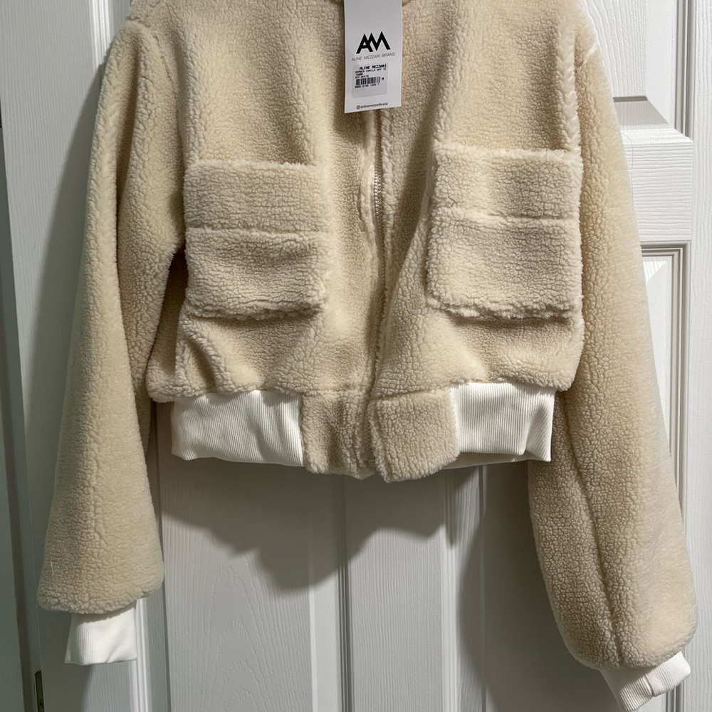 Women Cream Fleece Jacket with Pockets